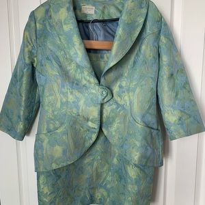 Gorgeous skirt suit. Jacket M skirt L